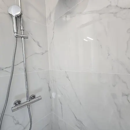 Gregbnb - 23m2 - Climatise -10min Gare - 6 Apartment